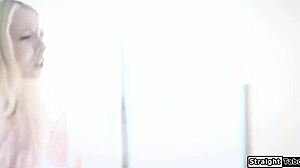 Ты возбуждаешься от того, как шлепаешь меня вот так?