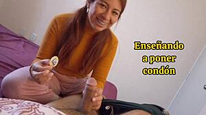 Latinská mladá s velkým zadkem jezdí nahá na obrovském kurci