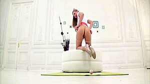 Mladé kurvy Clair, Helen a Ellen v krémovém anál fisting