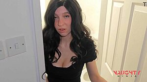 Złapałem krągłą macochę mojego kumpla nagą w łazience na doggy z creampie i tryskaniem