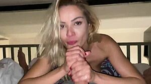 Perché sorellastra si intrufola per succhiarmelo ai compiti?