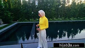 Мюсюлманска заварена сестра учи интимни трикове от заварения брат