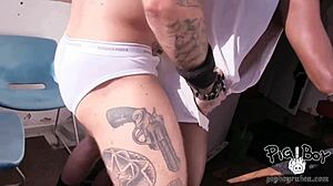 Modbydelig grisefyr knepper sort freak med monster pik