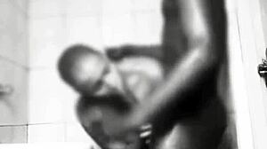 Dzaddylongstrokes me derrete no chuveiro quente e molhado