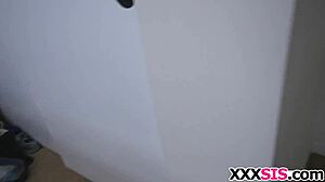 Hermanastra Ruega a Hermanastro Dejar de Provocar y Follar Duro